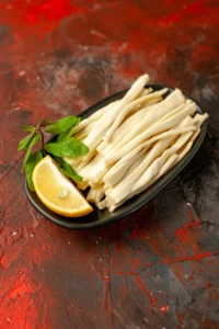 Freshly peeled white asparagus served with a lemon wedge and mint garnish, perfect for traditional German recipes.